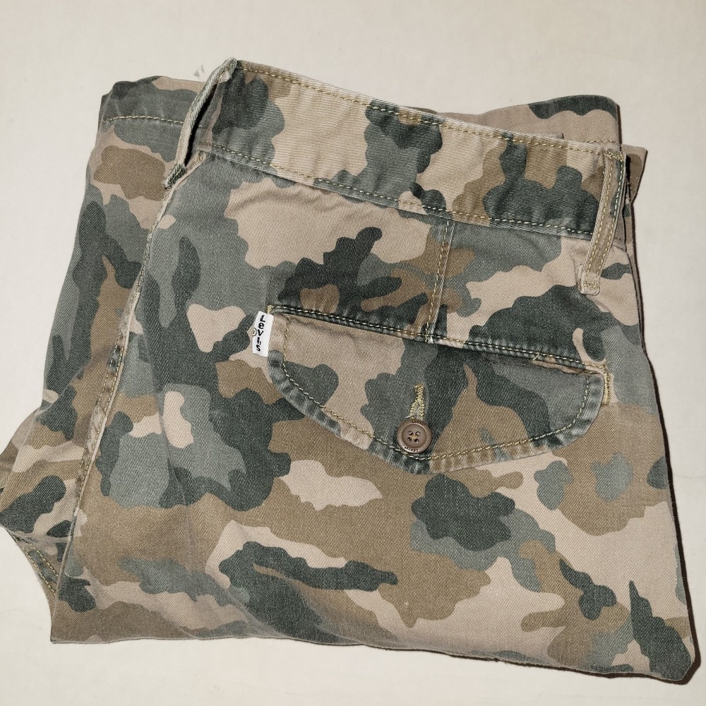 Levi Strauss Camo Cargo Shorts Men Size 32 Woodland Camouflage Tan Green Levi's